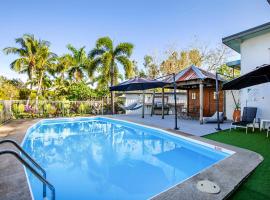Bush Village Holiday Cabins, hotel v destinaci Airlie Beach