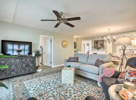 รูปภาพของโรงแรม: Charming Ormond Beach Condo with Ocean Views!