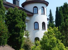 Foto di Hotel: Schwarzwaldturmzimmer Lahr