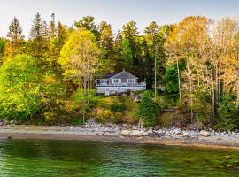 Hotel fotoğraf: Lucky Stone Retreat - private beach & Acadia view