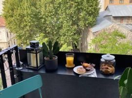 Hotel kuvat: Sunny Cismigiu Gardens Flat - Charming Balcony