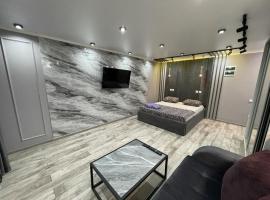 Люкс академика сатпаева 19、パヴロダルのホテル