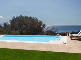 Hotel Photo: Lourdata Villa Sleeps 7 with Pool Air Con and WiFi