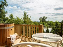 Fotos de Hotel: Abbey Farm Glamping & Cottage