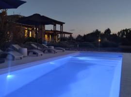 Casa de Huéspedes Bodega Gimenez Riili, hotel in Los Sauces