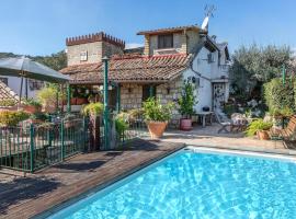 Hotel Photo: Beautiful Home In Alvignano With Kitchen