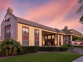 Best Western Plus Raffles Inn & Suites