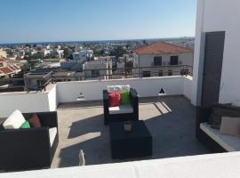 ホテル写真: Beautiful and modern apartment in Oroklini Cyprus