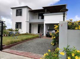 Hotel Photo: 5 bedrooms house with enclosed garden and wifi at Plaine Magnien 5 km away from the beach