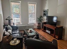 A picture of the hotel: Stylish 2-bedroom Flat in Lincoln Park