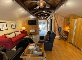 Yosemite Basecamp, hotel em Groveland
