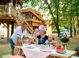 Hotel Foto: Recreatiepark d'n Mastendol luxe Boomhutten