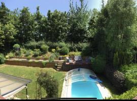 Hotel fotoğraf: Une belle chambre au calme la piscine sera réparée mi juillet