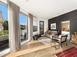 A picture of the hotel: B312S - Luxury Waverton Apartment