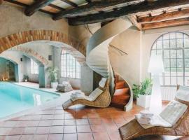 酒店照片: Villa in Castelltercol Sleeps 19 with Pool