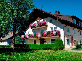 Gästehaus Jedinger, ξενοδοχείο σε Sankt Georgen im Attergau