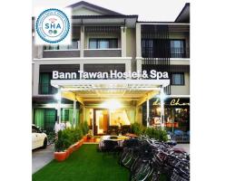 होटल की एक तस्वीर: Bann Tawan Hostel & Spa