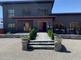 Wesbert Winery & Guest Suites, Hotel in Penticton