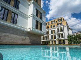 Hotel Photo: Brand new apartment with outdoor swimming pool