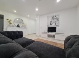 Espírito Santo - AL, hotel in Ponta Delgada