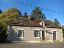 Foto di Hotel: Gîte Saint-Hilaire-sur-Benaize, 3 pièces, 4 personnes - FR-1-591-106