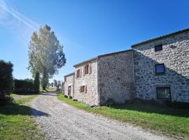 호텔 사진: Gîte Saint-Romain-Lachalm, 4 pièces, 6 personnes - FR-1-582-269