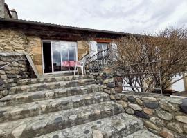 Foto di Hotel: Gîte Lavoûte-sur-Loire, 4 pièces, 5 personnes - FR-1-582-238