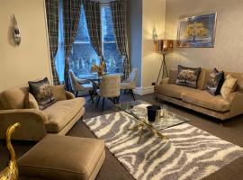 Merewyke Boutique Family Apartment Sleeps 4 , Only 5 Minutes Walk To Lake Windermere, hotel in Windermere