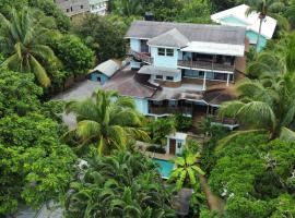 Mariposa Lodge, hotel in West End