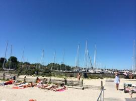 Hotel Photo: Hus m gaard have, 25m fra havet, havn, Strand, High speet internet, restauranter