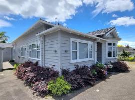 Hotel Photo: Central Auckland 5-Bedroom Villa with Free Parking