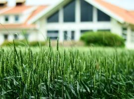 Katrinebergs Folkhögskola B&B, hotel in Vessigebro