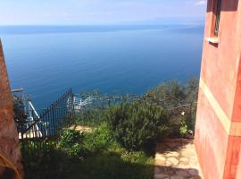 Hotel fotografie: Portofino mountain unique love nest