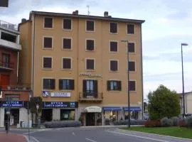 Hotel Centrale, hotel em Chiusi