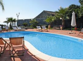 Hotel fotoğraf: Holiday residence Santa Venera-portosalvo - ISI01207-BYF