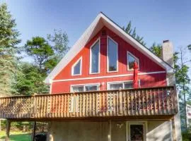 Beautiful Chalet with Hot Tub & Sauna in Poconos
