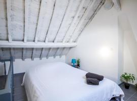 Hotel Photo: ROYALE APARTMENTS VIEUX LILLE 24H24H Access