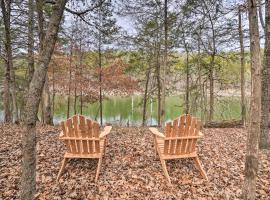 Hotelfotos: Idyllic Table Rock Lake Cabin with Swim Dock!