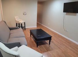 Hotel kuvat: Renovated Duplex Right Outside of Downtown