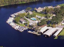 A picture of the hotel: Hontoon Landing Resort & Marina