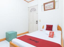 รูปภาพของโรงแรม: RedDoorz @ Malibu Room BF International Las Pinas