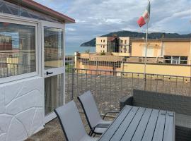 מלון צילום: Cosy Apartment with Terrace view in Sarzana Italy