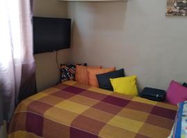 A picture of the hotel: Quarto individual pequeno para rapazes