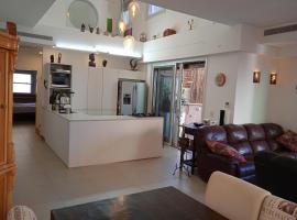 Hotel Photo: Jaffa sea front, luxury Duplex, Port & Old City 2m walk