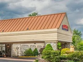 FairBridge Inn & Suites Poconos, hotel v mestu Stroudsburg