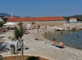 Fotos de Hotel: JELSA center-Sea view apartment near the beach - B2