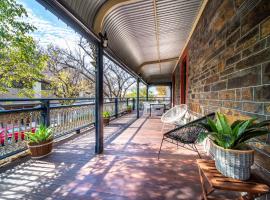 Hotel Foto: Archer St Heart of North Adelaide Balcony 65TV