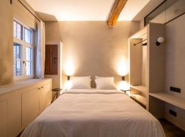 Hotel Photo: Private en-suite room in the heart of Le Sablon