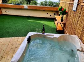 כוכב הים וילה מול הגלים וברכה פרטית סגורה, ξενοδοχείο στη Νετάνια