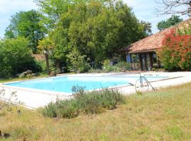 酒店照片: Maison de 2 chambres a Pontonx sur l'Adour avec magnifique vue sur la montagne piscine partagee jardin clos